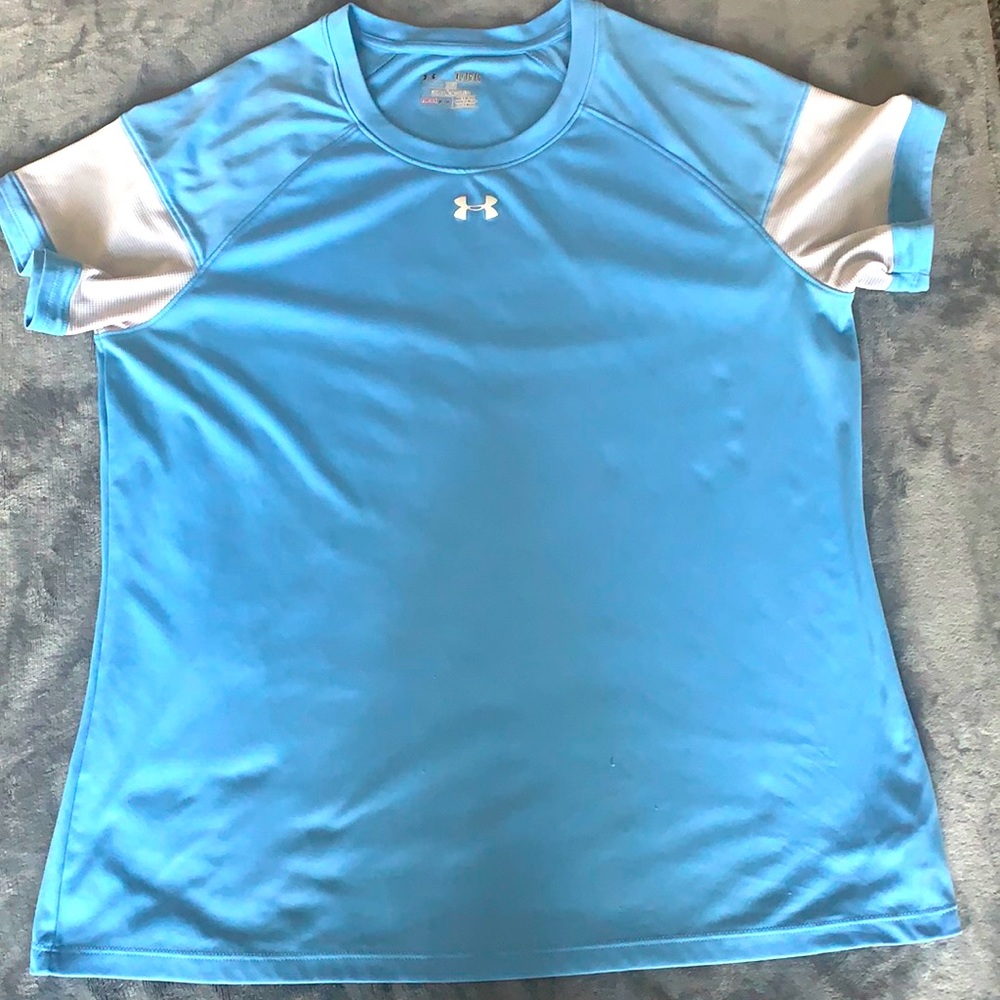 🤩 4/$40 workout bundle! 🤩. Under Armour XL workout T. Short sleeve, loose fit